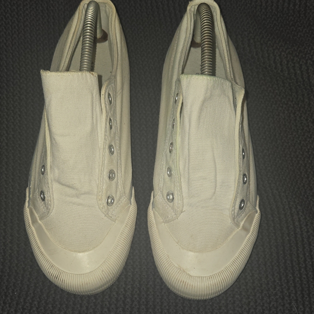 Arizona Company Unisex (mens 10) White Canvas Slip-On Sneakers Great Condition